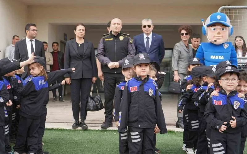 Şırnak’ta Polis ve Çocuklar Gökyüzünü Birlikte Şenlendirdi