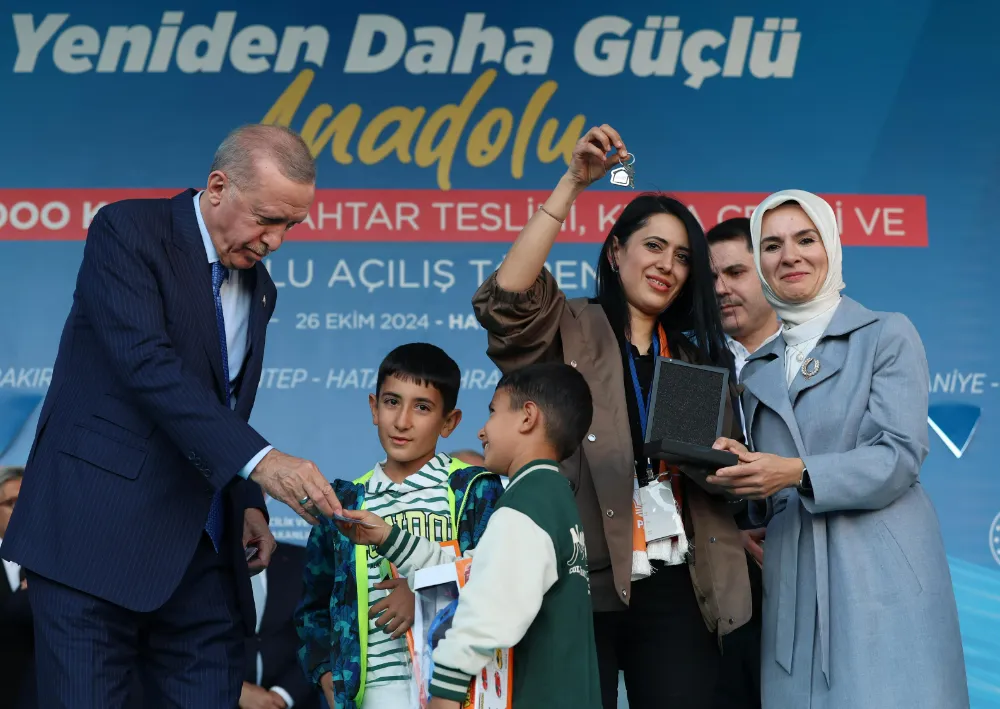 CUMHURBAŞKANI ERDOĞAN: DEPREM BÖLGESİNDE EVİNE GİRMEYEN HİÇBİR HAK SAHİBİMİZ KALMAYACAK