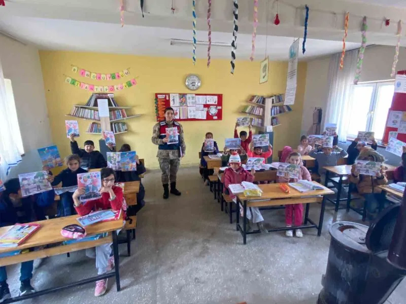 Jandarmadan 534 Öğrenci ve 23 Öğretmene Okul Güvenliği Eğitimi Verildi