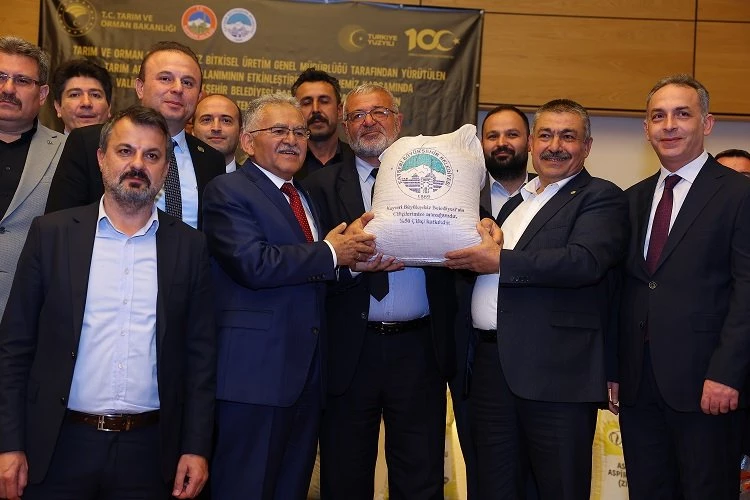 Başkan Büyükkılıç’tan çiftçiye 18 milyon TL