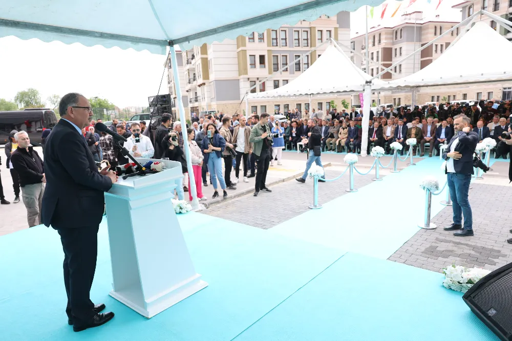 “YILLARDIR HÜKÜMET OLARAK EĞİTİME ÖNEM VERİYOR VE BÜYÜK YATIRIMLAR YAPIYORUZ”