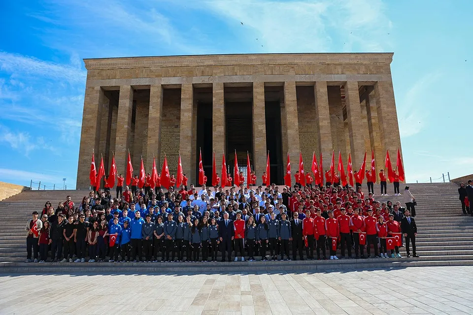 BAKAN DR. OSMAN AŞKIN BAK ANITKABİR
