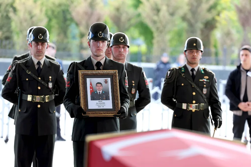 Kahraman Şehidimiz P.Asb.Kd.Çvş Ata Göçmen Son Yolculuğuna Uğurlandı