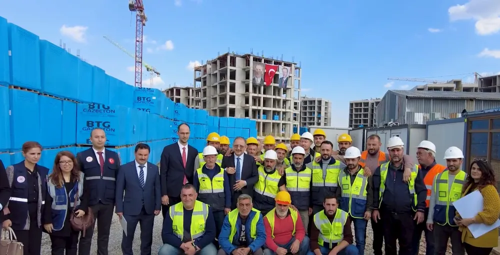 200 BİN DEPREM KONUTUNUN İNŞAATI HIZLA YÜKSELİYOR
