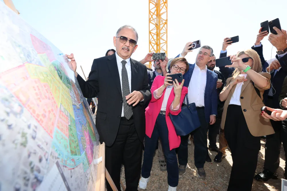 MEHMET ÖZHASEKİ, MEDYA MENSUPLARINA HATAY’IN DÖNÜŞÜMÜ İLE İLGİLİ ÇALIŞMALARI YERİNDE GEZEREK ANLATTI