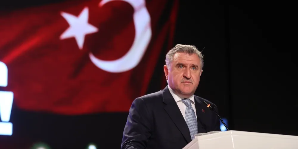“HİÇBİR ÜLKENİN MİLLETİ TANKA YUMRUK ATMAZ, İŞTE BİZ BÖYLE BİR MİLLETİZ”