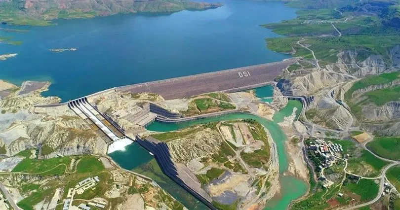 SİİRT VE ŞIRNAK SINIRLARI İÇİNDEKİ KÖYLERİ HAYATA BAĞLAYACAK YOLLARIN İYİLEŞTİRİLMESİ İÇİN İMZALAR ATILDI
