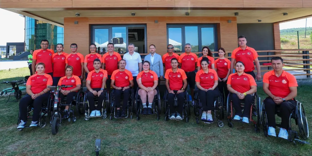 BAKAN BAK’TAN PARALİMPİK OYUNLARI’NA HAZIRLANAN SPORCULARA ZİYARET