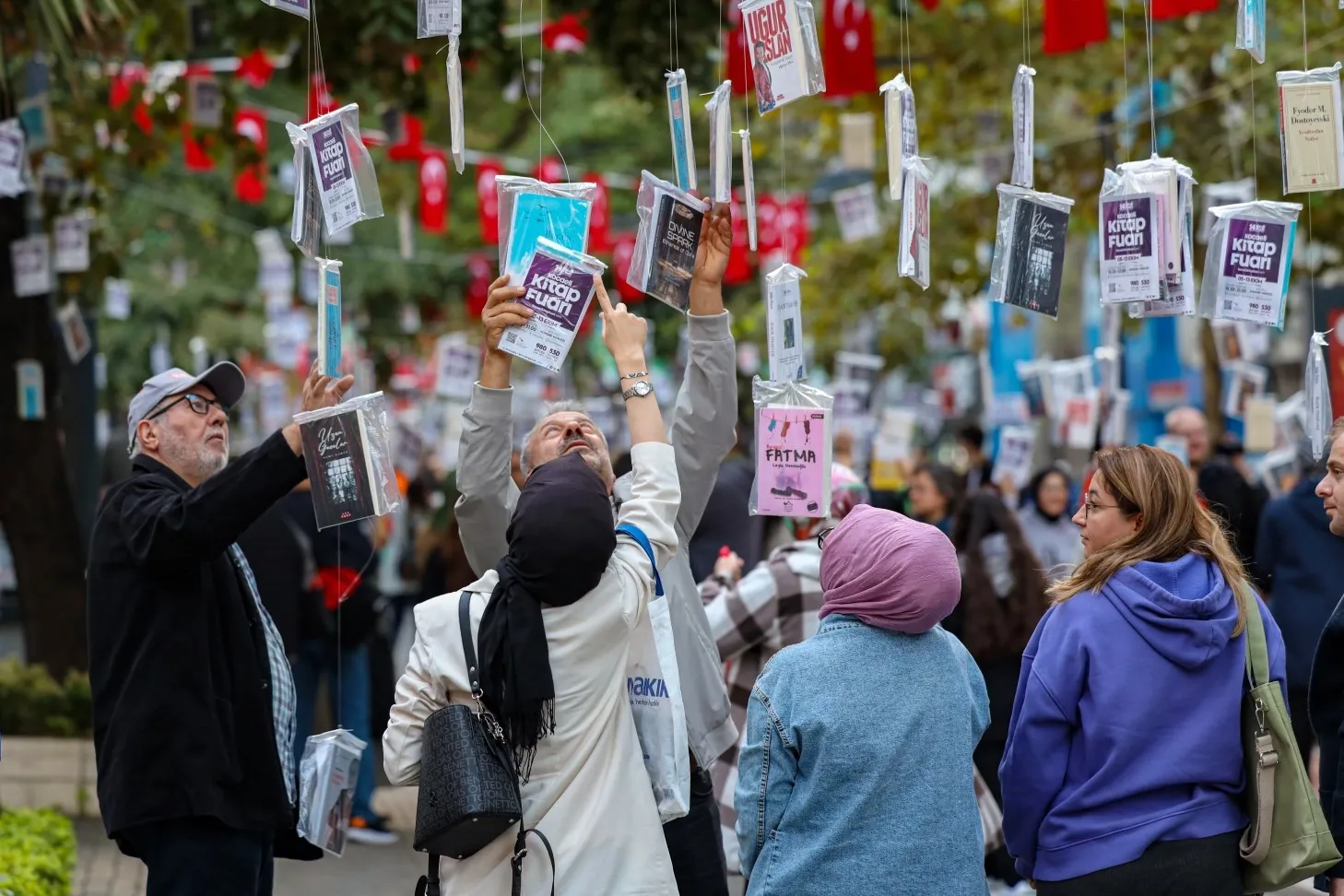 Kocaeli’de ağaçlar kitap açıyor, şehir edebiyatla buluşuyor