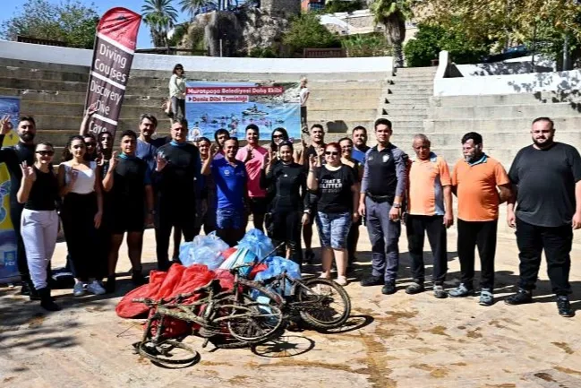 Antalya Kaleiçi Yat Limanı’nda deniz dibi temizliği yapıldı