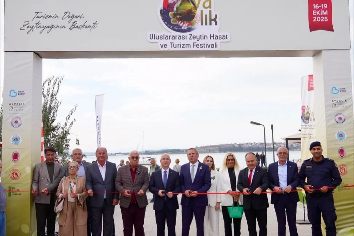 Zeytin ve Zeytinyağı Büyük Festival Pazarı açıldı