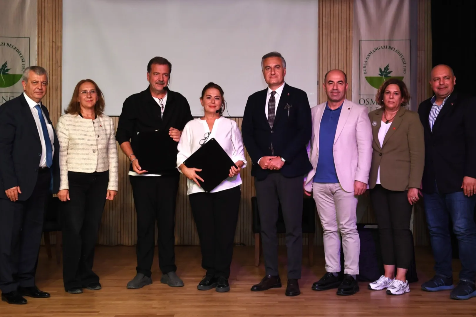 Bursa Osmangazi Belediyesi’nin okuma tiyatrosuna yoğun ilgi