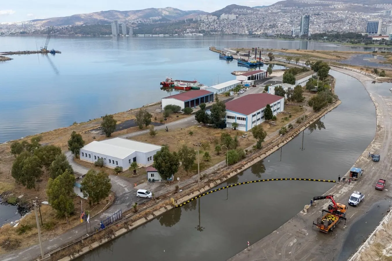 İZSU’dan kış öncesi temizlik ve altyapı hamlesi