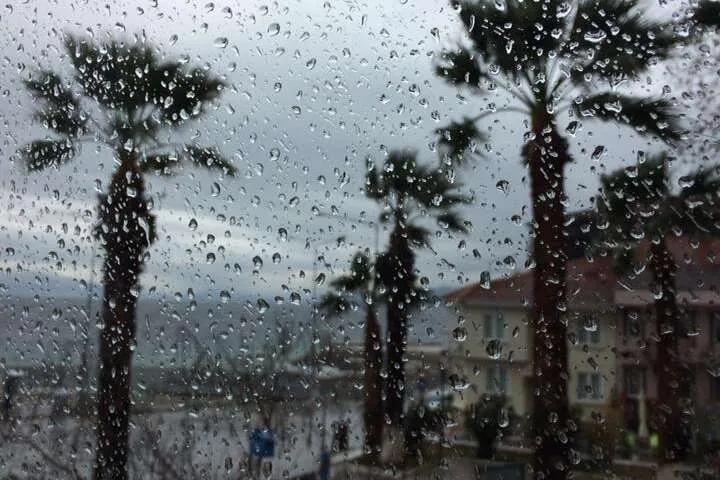 İstanbul ve Batı Karadeniz dikkat! Akşam saatlerinde şiddetli sağanak geliyor