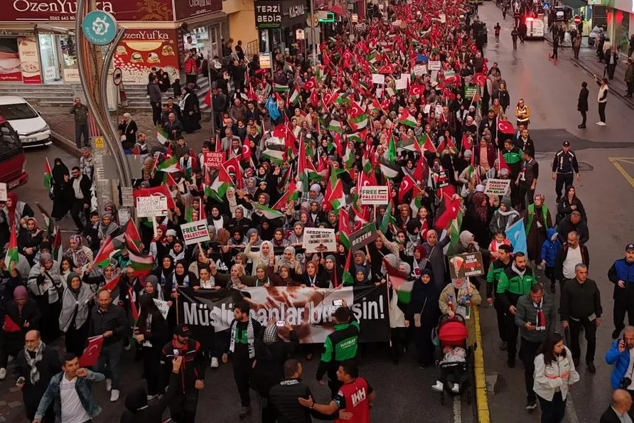 Gebze’de binlerce vicdan Gazze için yürüdü