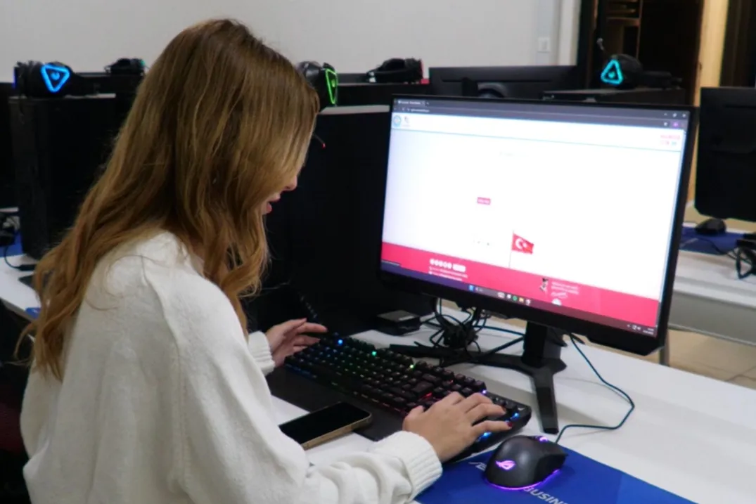 Manisa Büyükşehir’den ücretsiz online eğitim desteği