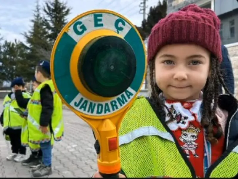 Afyonkarahisar İl Jandarma Komutanlığı’ndan Öğrencilere Bilgilendirme ve Trafik Eğitimi Verildi