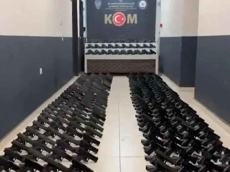 3.450 Tabanca Üretilebilecek Tabanca Gövdesi İle 80.790 Adet Silah Tamamlayıcı Parça Ele Geçirildi