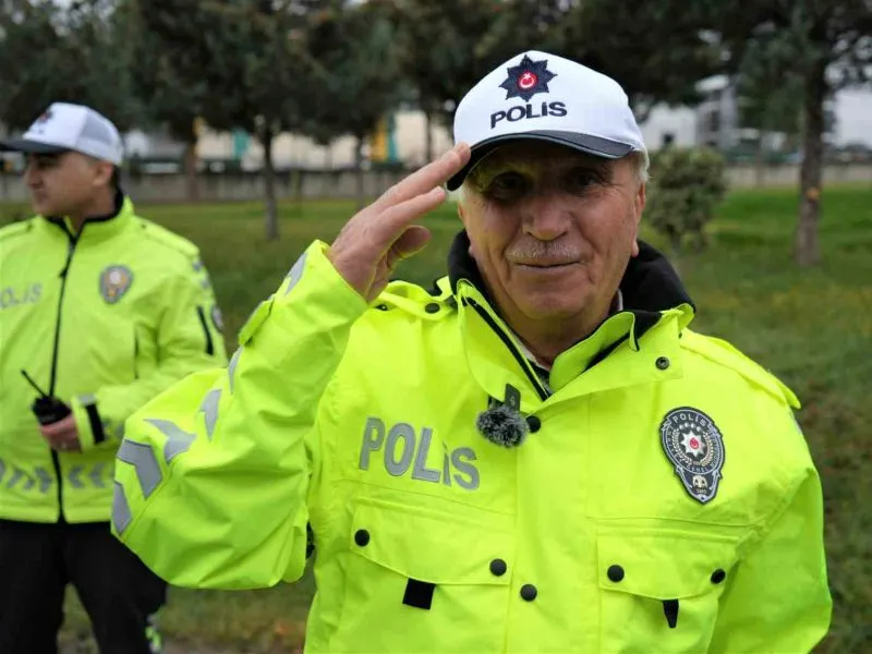 68 Yaşındaki Huzurevi Sakininin Polislik Hayali Gerçek Oldu