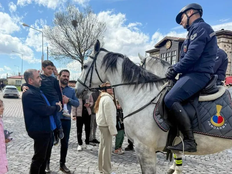 Elazığ’da Atlı Jandarma Timleri Turizm Noktalarında Görev Başında