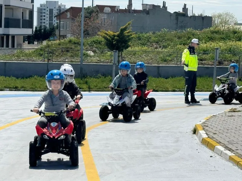 Tekirdağ’da Jandarmadan Çocuklara Uygulamalı Trafik Eğitimi Verildi