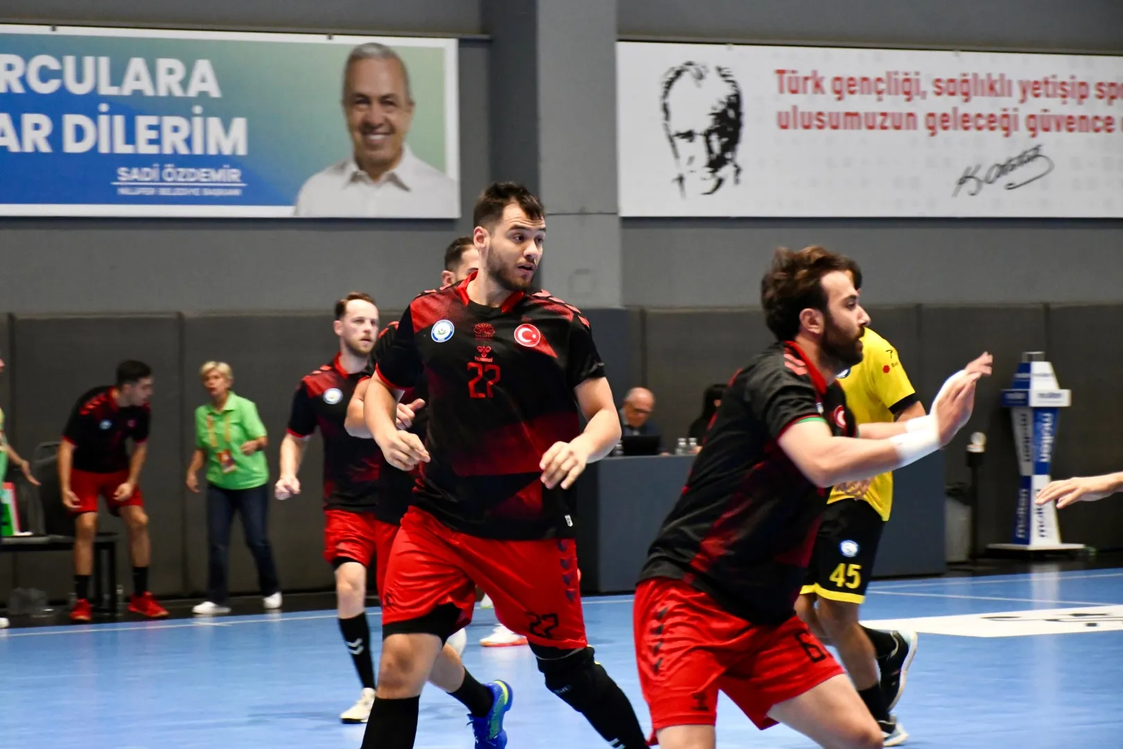 Nilüferli hentbolcular yoluna kayıpsız devam ediyor